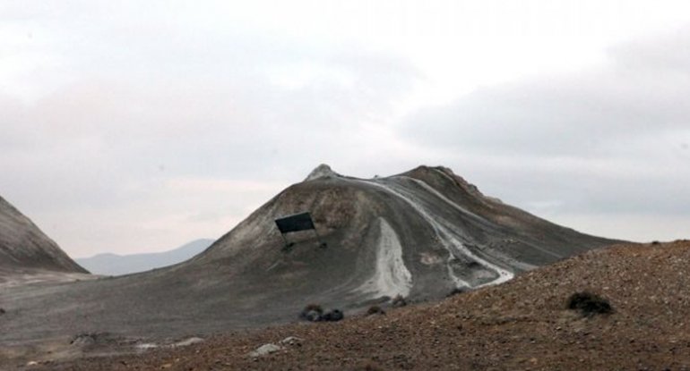 Püskürən vulkanın ətrafındakı evlər siyahıya alınır