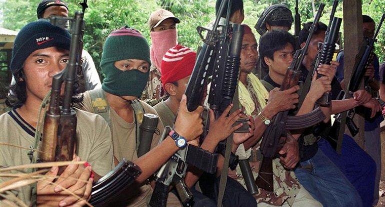 İŞİD terrorçuları Filippində məktəbə hücum etdilər