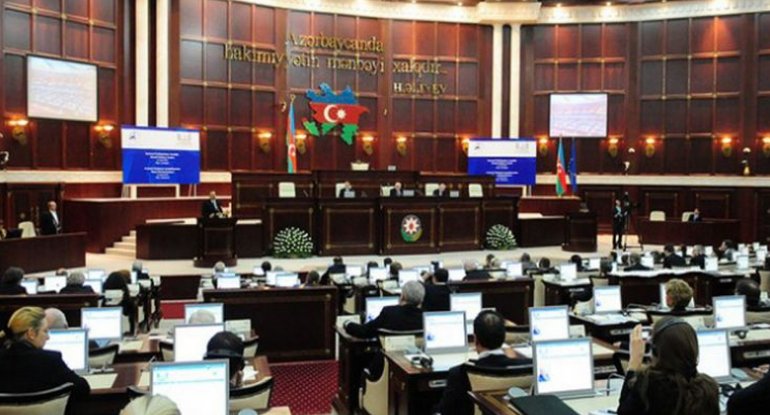 Azərbaycan parlamentinin iclası başladı