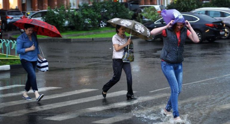Moskvada tufan nəticəsində 22 nəfər xəsarət alıb