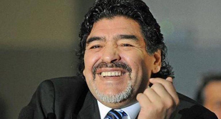 Futbolçu Maradona Rusiya vətəndaşı olmaq istəyir