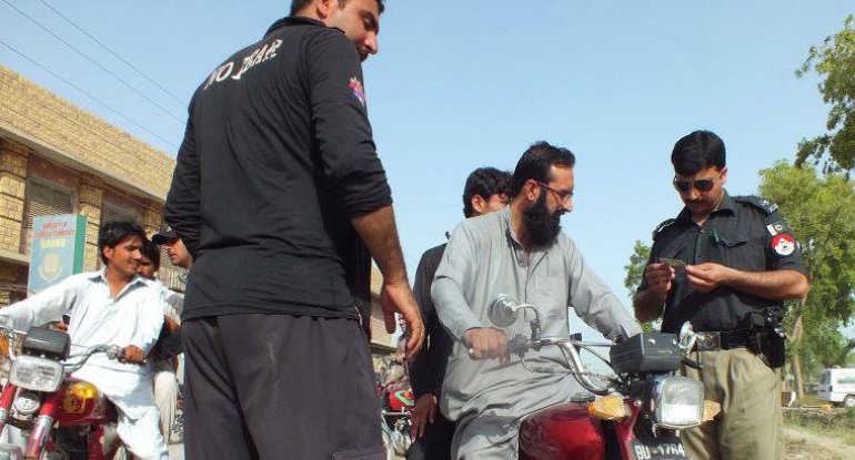 Pakistanda bomba partladı
