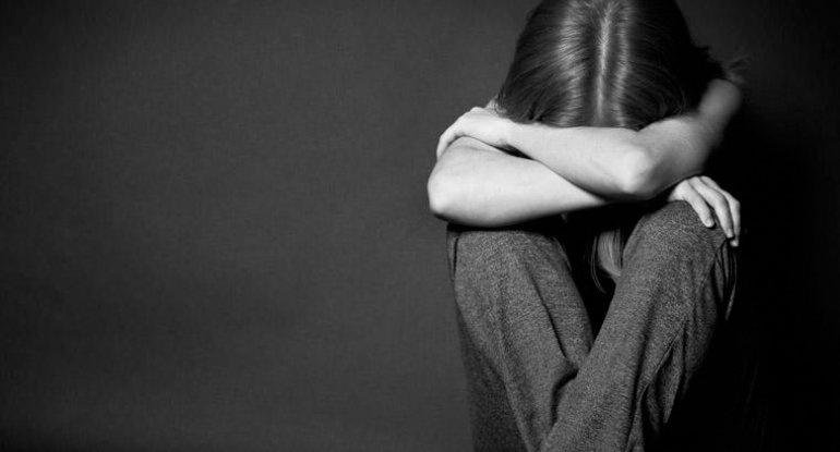 14 yaşlı hər 4 qızdan birində depressiya var
