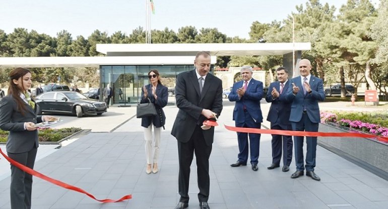 İlham Əliyev Bakıda xəstəxananın açılışında iştirak etdi