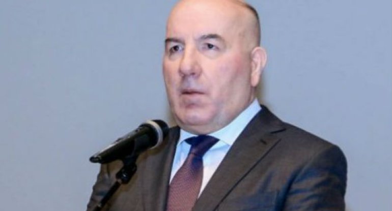 Elman Rüstəmovu məhkəməyə verdilər