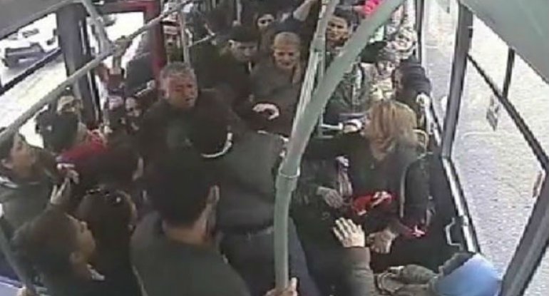 Avtobusda qadınlara əl qaldıran şəxs saxlanıldı