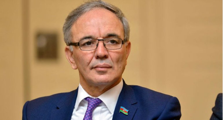 Əflatun Amaşov: “Alimin jurnalisti təhqir etməsi biabırçılıqdır”