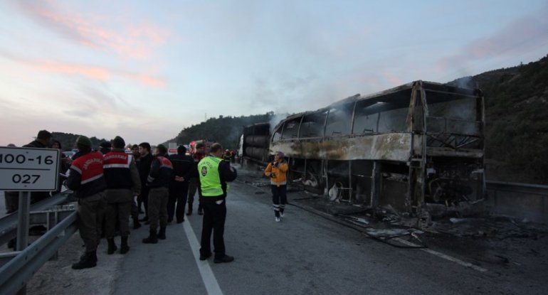 Küveytdə 2 avtobus toqquşdu