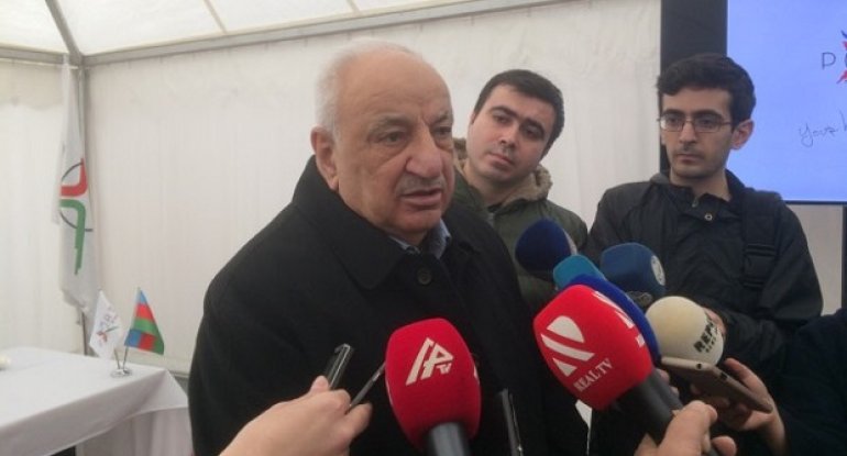 Abid Şərifov Bayraq meydanındakı bayrağın sökülməsini şərh etdi