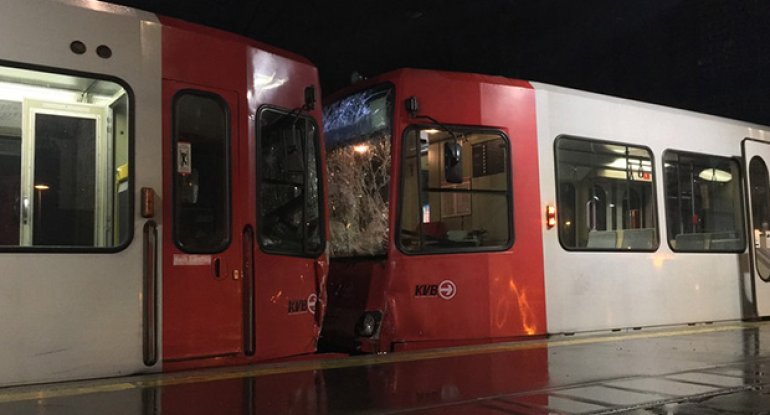 Almaniyada metro qatarları toqquşub.