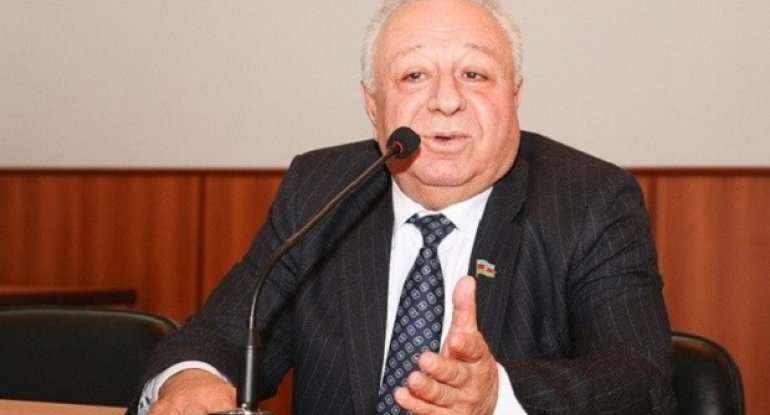 Hüseynbala Mirələmov: “Allahşükür Paşazadə külli miqdarda məvacib alır”