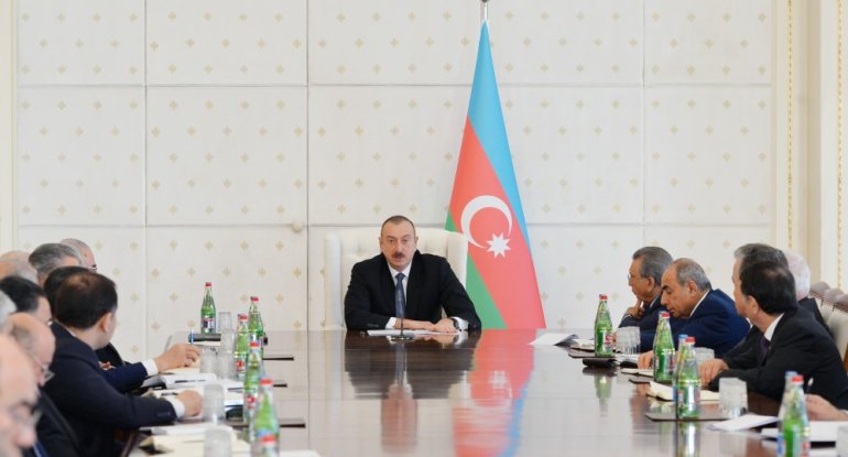 “O şəxslər dilənçilik edib rüşvət, pul tələb edirlər”