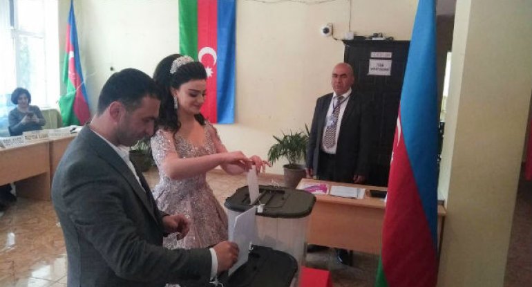 Qaxda bəy və gəlin toy günü səs verib