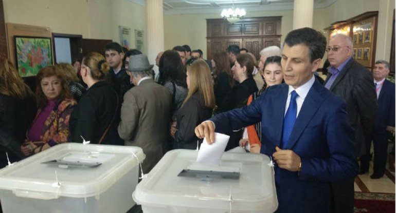 Prezidentliyə namizəd  səs verdi