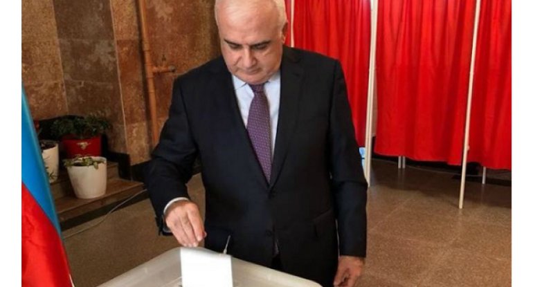 Baş nazirin müavini İsmət Abasov səs verdi