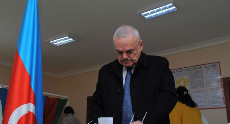 Artur Rasi-zadə seçkilərdə səs verib