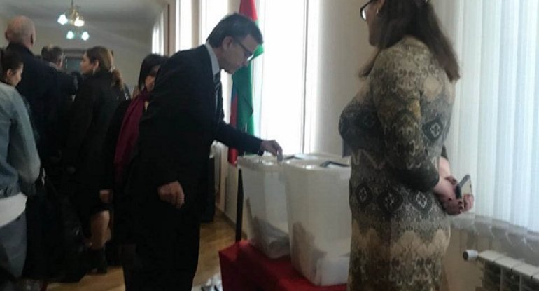 Hüseyn Bağırov prezident seçkilərində səs verdi