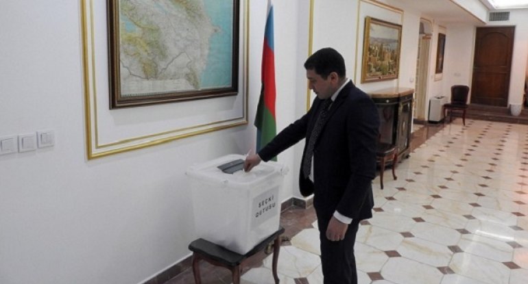 İrandakı azərbaycanlılar səs verirlər
