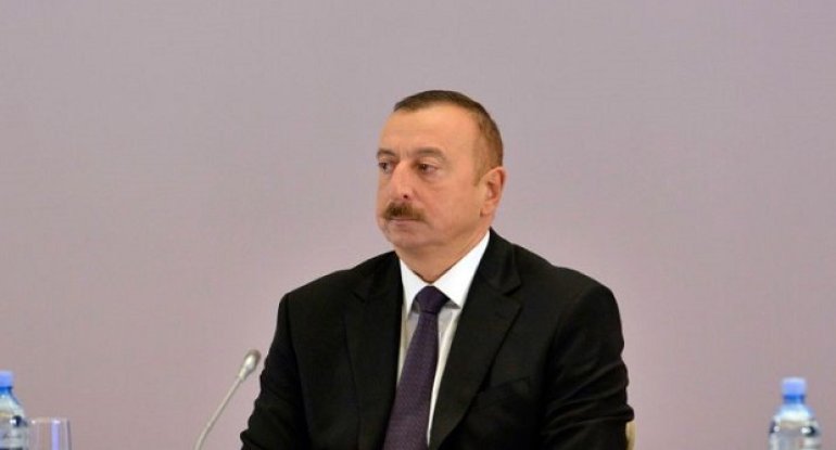 Prezidentə təbriklər gəlməkdə davam edir