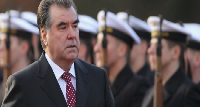 Tacikistan prezidenti İlham Əliyevi təbrik etdi