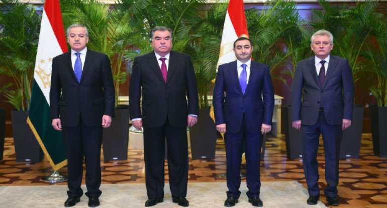 Tacikistandakı yeni səfirimiz Emomali Rahmona etimadnaməsini təqdim etdi
