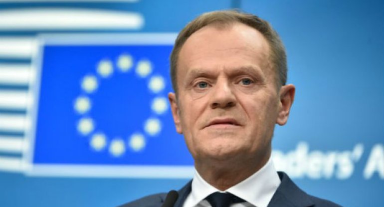 Donald Tusk: “Rusiya Suriyadakı oyunları bitirməlidir”