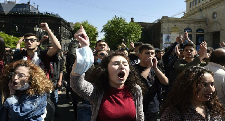 Ermənistanda Sarkisyan əleyhdarları və polis arasında toqquşma
