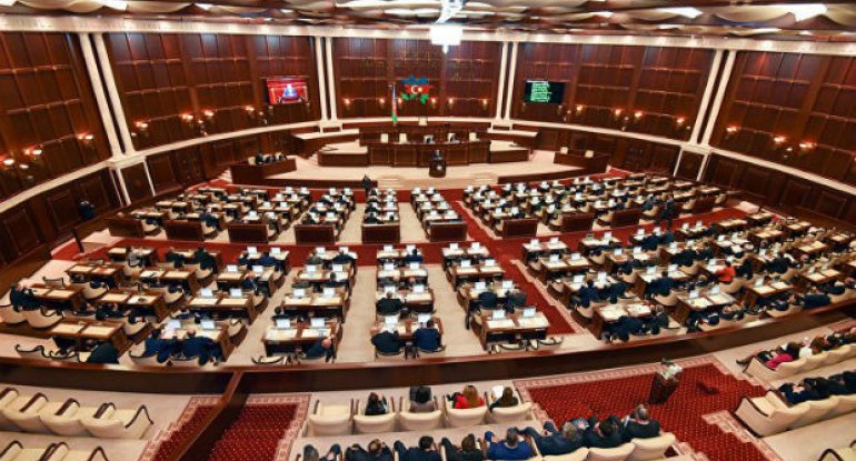 Milli Məclisin iclası başladı