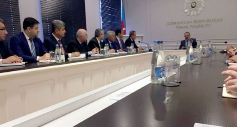 Ramiz Mehdiyev yeni  naziri kollektivə təqdim etdi