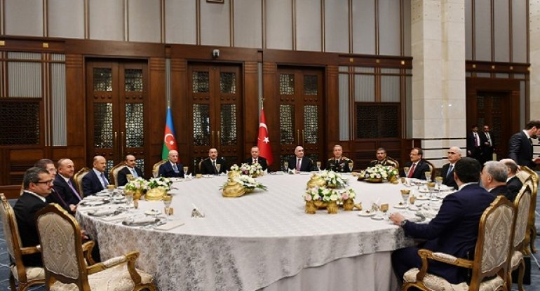 İlham Əliyevin şərəfinə rəsmi nahar verilib