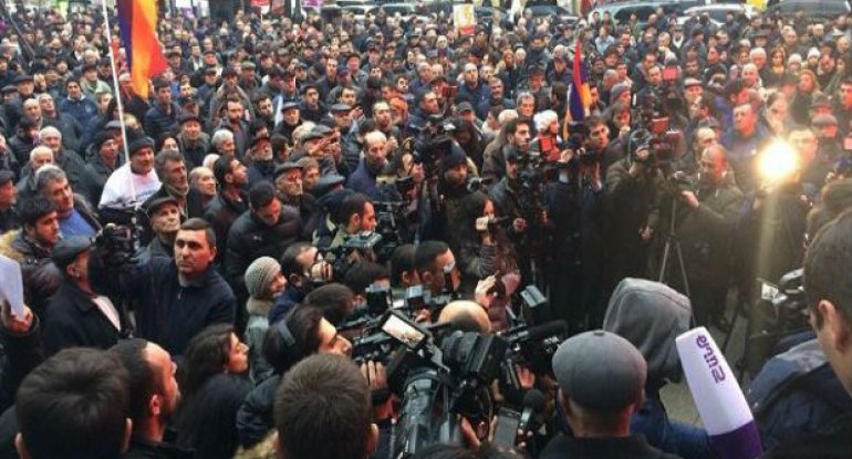 Ermənistanda siyasi böhran