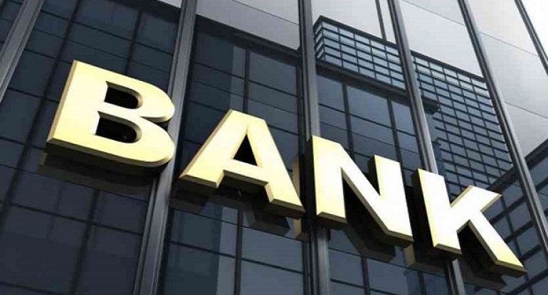 Bakıda bankda saxta dollar əməliyyatı
