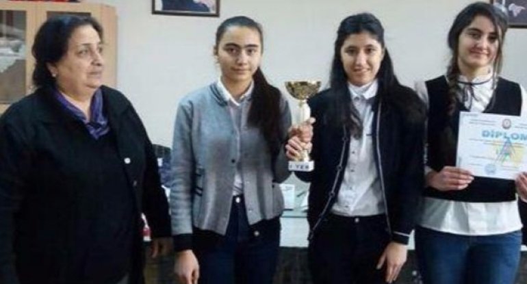 Daha bir məktəb direktoru işdən qovuldu
