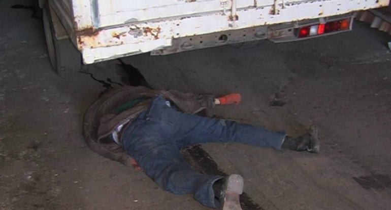 Əvvəlcə bıçaqladı, sonra maşınla üstündən keçdi
