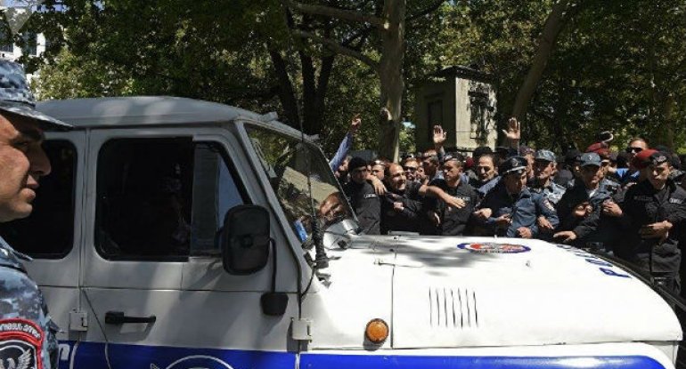 Ermənistdanda xaos davam edir