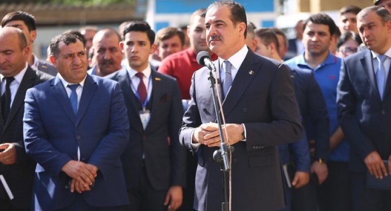 Elmar Vəliyev vətəndaşların səyyar qəbulunu keçirib