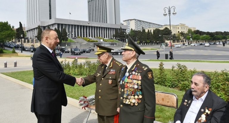 Prezident Qələbə Günü ilə bağlı mərasimdə