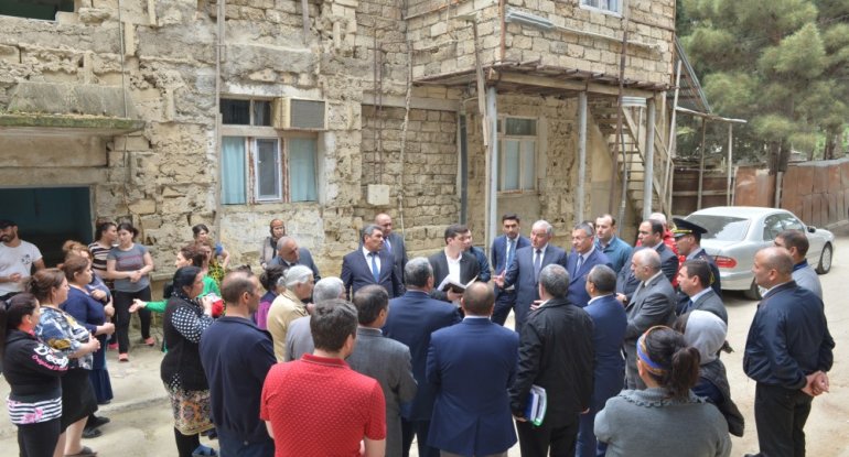 Qəzalı binalarda məskunlaşmış məcburi köçkünlərlə görüş keçirildi