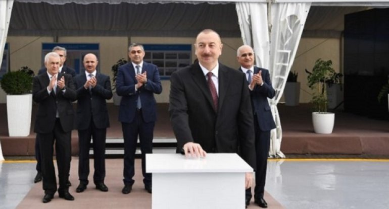 Prezident Bakı Limanının açılışında iştirak edib