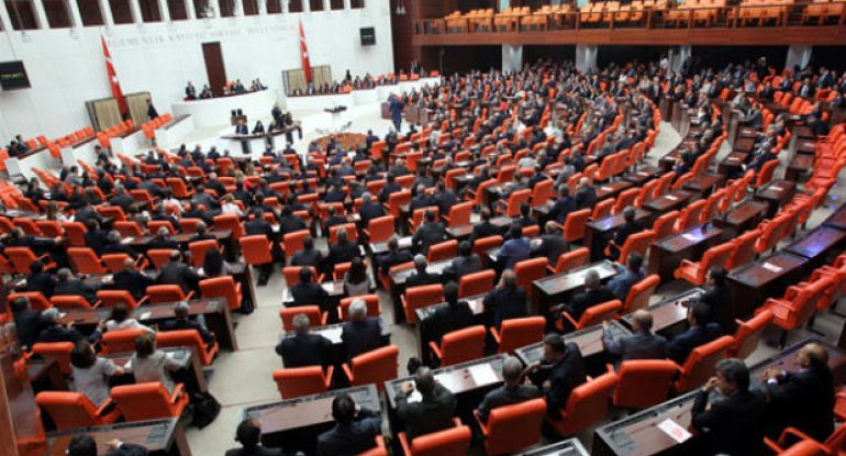 Türkiyə parlamenti sədrini seçir