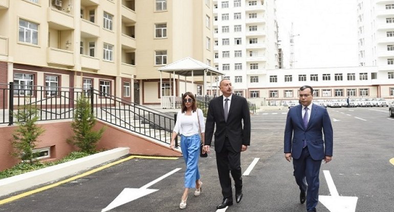 Prezident əlillərə, şəhid ailələrinə ev və maşın verdi