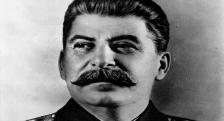 Stalinin ölümündən sonrakı maskası hərracda satıldı
