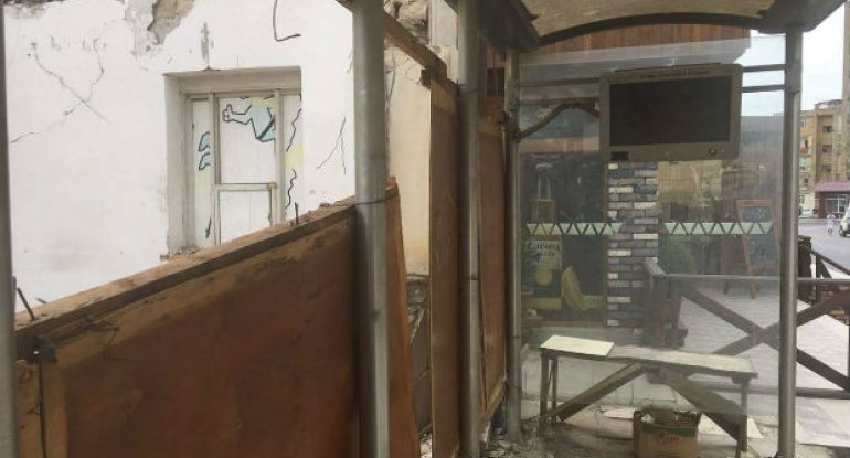 Bakıda avtobus dayanacağı zəbt edildi