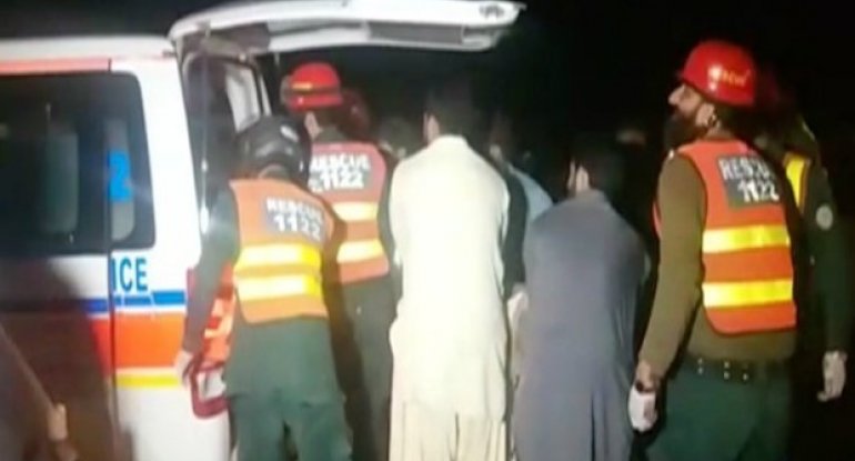 Pakistanda iki avtobusun toqquşması nəticəsində 19 nəfər ölüb