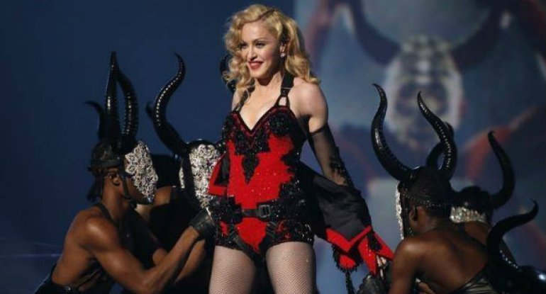 Madonna iki yüz min manat maaşa aşpaz axtarır