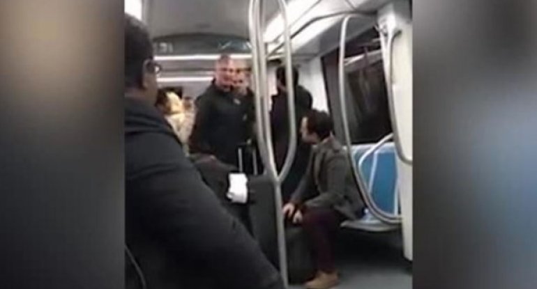 Roma metrosunda irqçi-xuliqanlar 2 nəfəri döydü