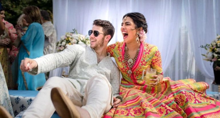 Amerikalı müğənni hind aktrisa ilə evləndi