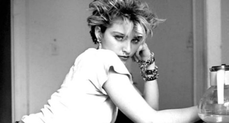 Madonna çılpaq fotolarını paylaşdı