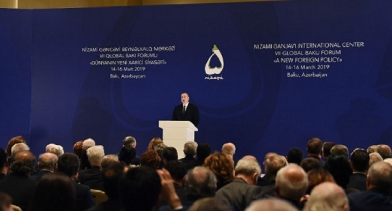 İlham Əliyev VII Bakı Qlobal Forumunda