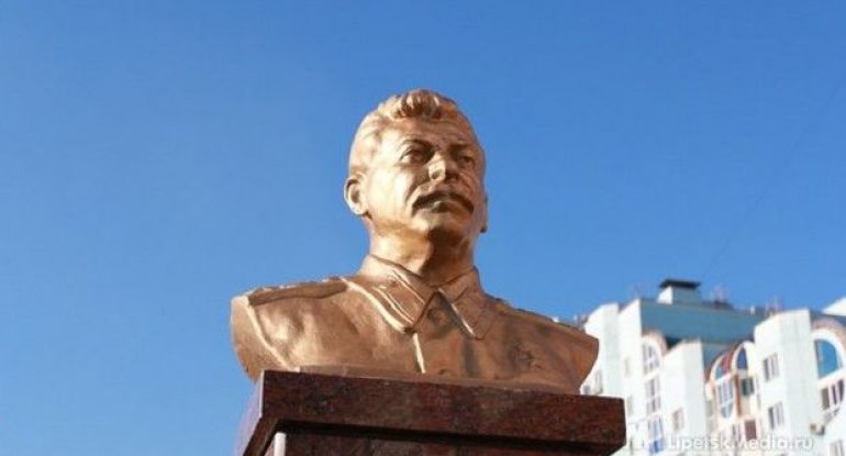 Stalinə qoyulan abidə qarışıqlıq yaratdı: qalacaq, yoxsa götürüləcək?